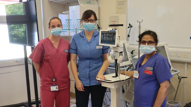 Il team di terapia intensiva con rita-esther-rawlinson-è-centro-ust